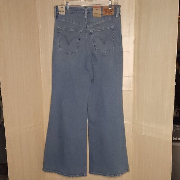 Levi's New Womens Ribcage Bell Distressed Light Wash Denim Jeans 31x32 - Picture 4 of 10